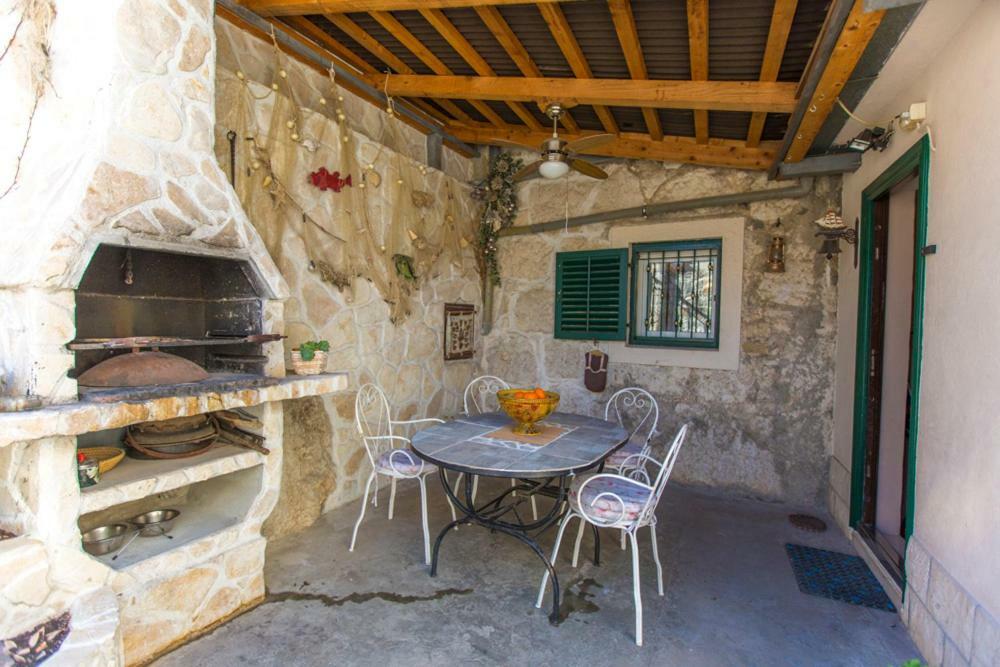 Apartment Antica With Yard & Bbq Split Exterior foto