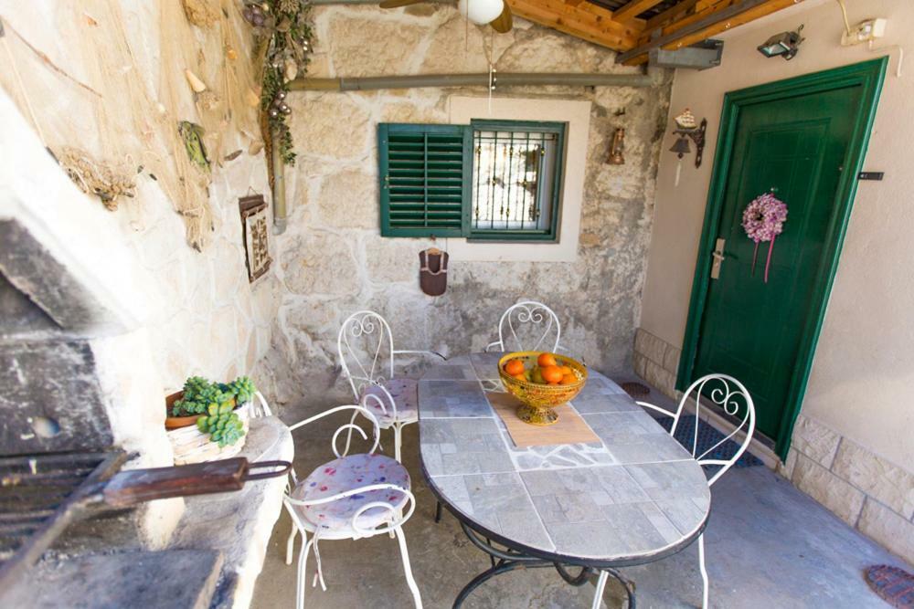 Apartment Antica With Yard & Bbq Split Exterior foto